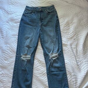 [NEVER WORN] Forever 21 ripped straight leg jeans size 28